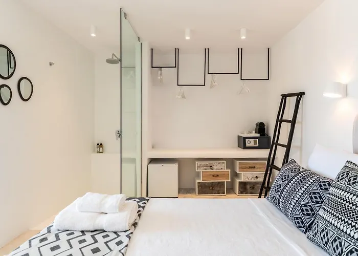 Lilium I - Overlooking Psarou Bay, Mykonos Psarrou