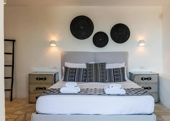 Lilium I - Overlooking Psarou Bay, Mykonos * Psarrou