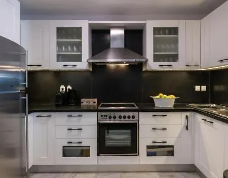 Lilium I - Overlooking Psarou Bay, Mykonos Pszarú