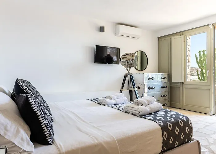 Lilium I - Overlooking Psarou Bay, Mykonos Villa *